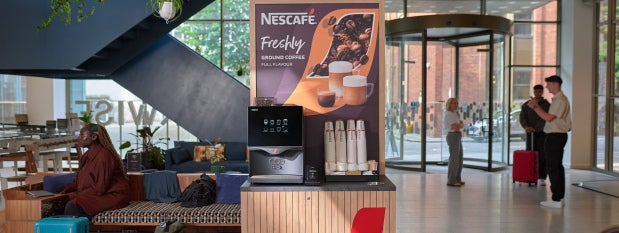 machine-à-café-professionnelle-nescafé-lobby-hotel