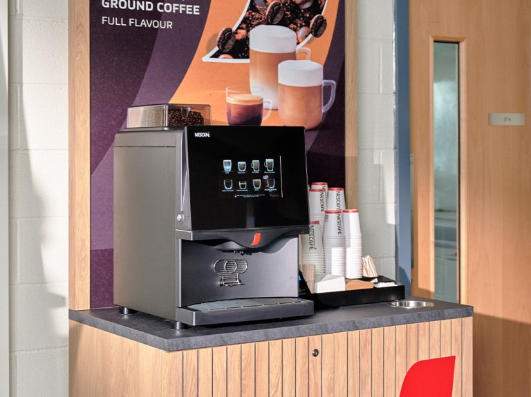 solution-macine-à-café-professionnelle-clé-en-main-écoles-et-universités