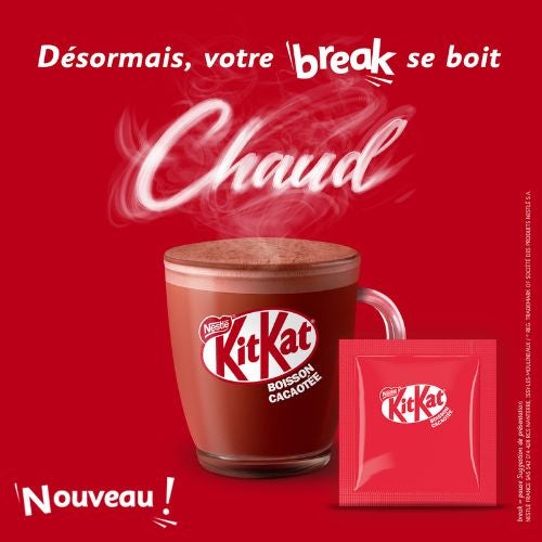 A steaming mug of Kit Kat hot drink with a sachet beside it, on a vibrant red background. Text: "Pour votre break, chaud."