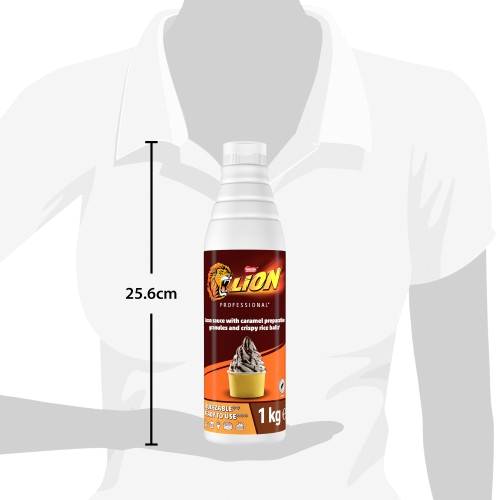 Bottle of Lion Professional sauce for desserts, caramel praline granules, 1kg, shown with a 25.6cm height reference.