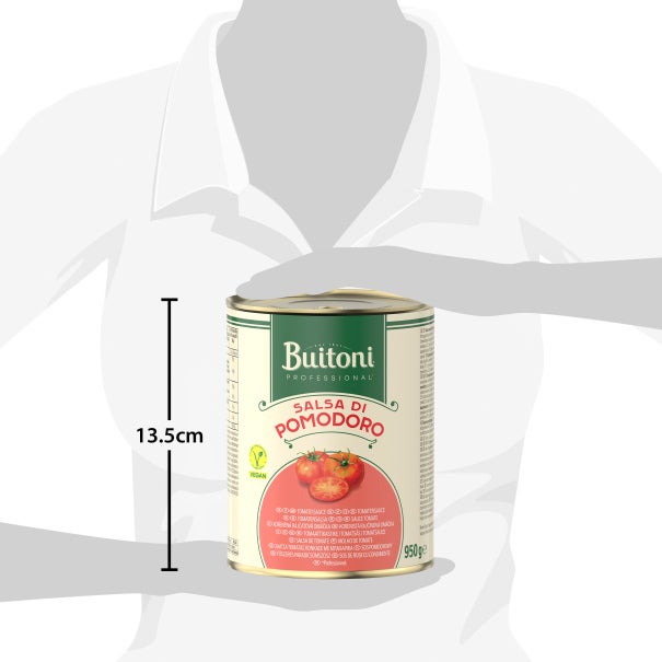 A person holding a 950g can of Buitoni Salsa di Pomodoro tomato sauce, 13.5 cm tall.