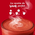 A steaming cup of hot chocolate with text overlay: "La recette du break parfait" 