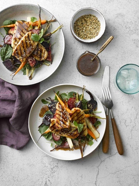 Fromage Halloumi glacé et légumes racines rôtis