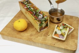 Pâté en croûte de légumes, jus végétal au yuzu