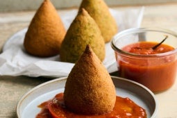 Arancini, sauce tomate épicée avec le Sugo di Pomodoro Rustico Buitoni®