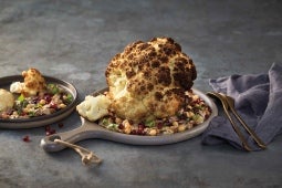 Chou-fleur rôti entier et baba ganousch
