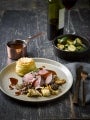 Filet de bœuf mariné au poivre fermenté, coupelles de pomme de terre