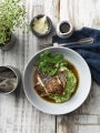 Vivaneau au sésame et ail noir, risotto verde et son bouillon aromatique