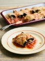 Rouleaux d'aubergine parmigiana, croûte croustillante et pesto