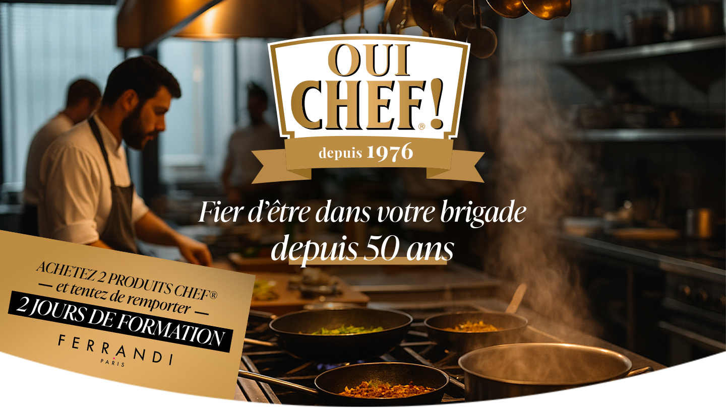 Les chefs professionnels cuisinent dans une cuisine animée avec de la vapeur s'échappant des poêles, faisant la promotion